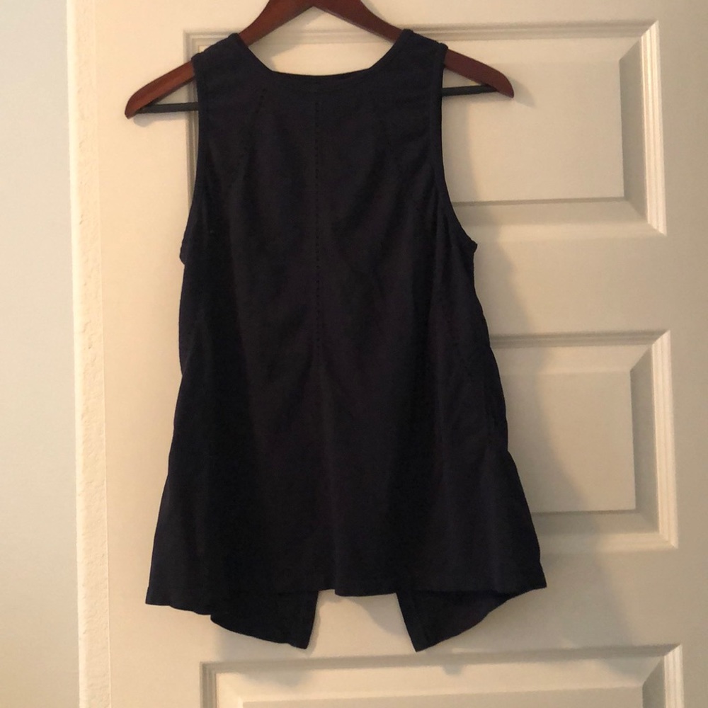 Athleta tie back athletic top